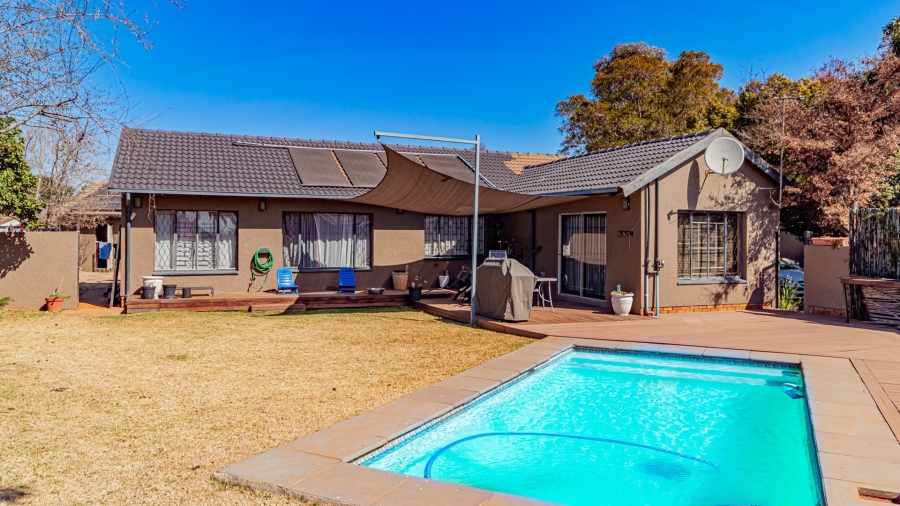 4 Bedroom Property for Sale in Albertsdal Gauteng