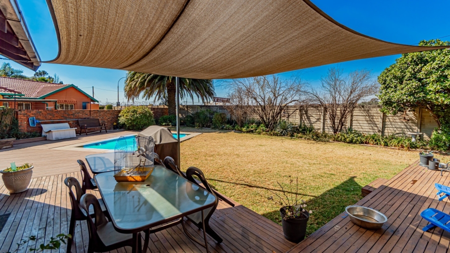 4 Bedroom Property for Sale in Albertsdal Gauteng