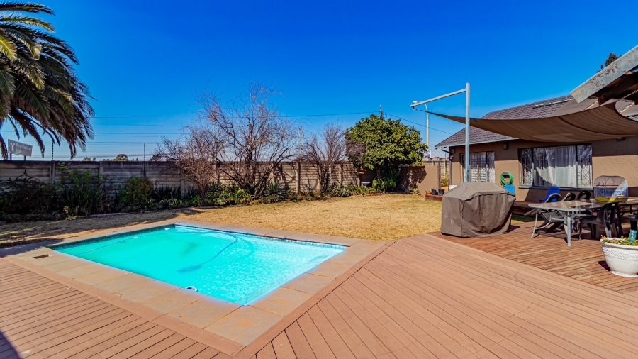 4 Bedroom Property for Sale in Albertsdal Gauteng