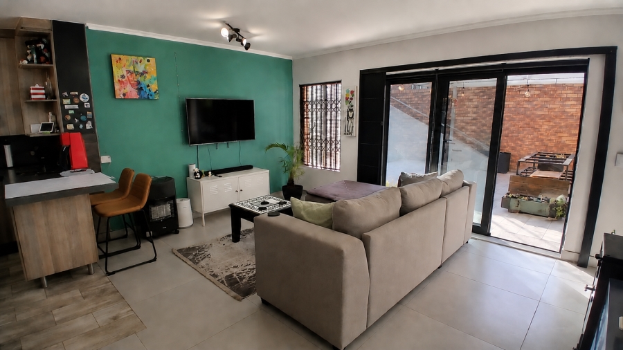 2 Bedroom Property for Sale in Rooihuiskraal North Gauteng