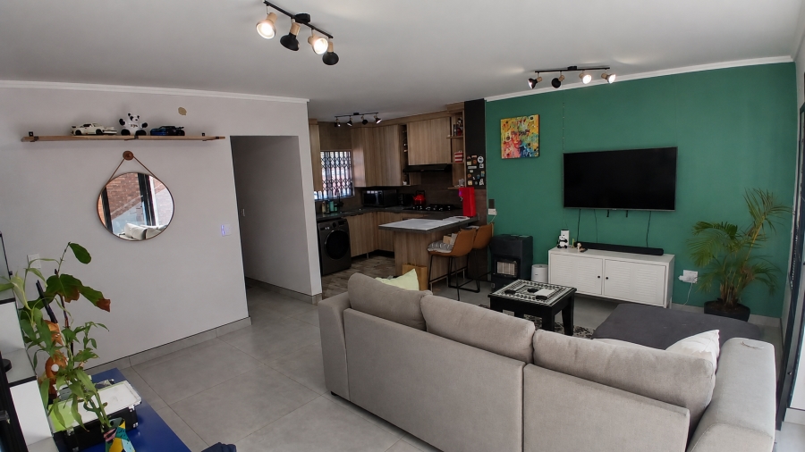 2 Bedroom Property for Sale in Rooihuiskraal North Gauteng