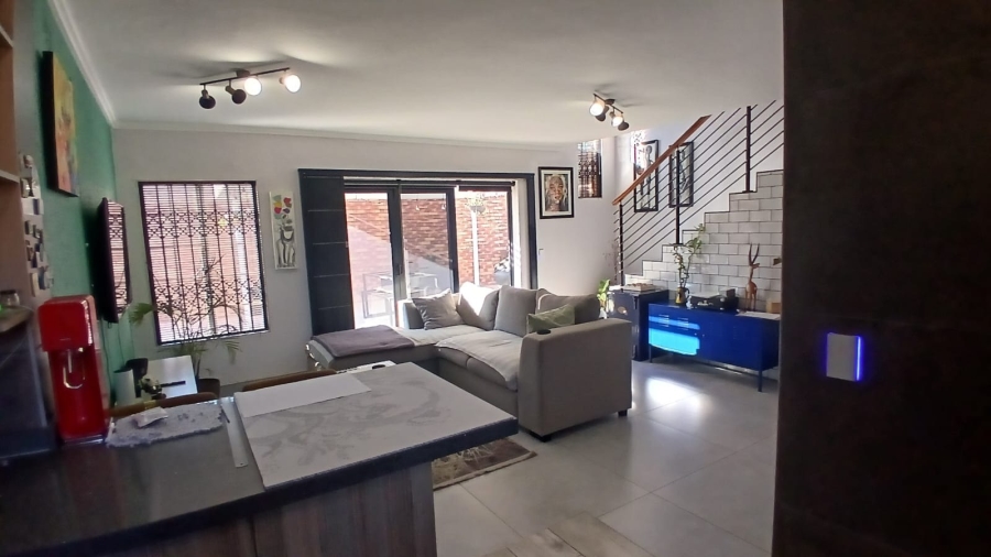 2 Bedroom Property for Sale in Rooihuiskraal North Gauteng