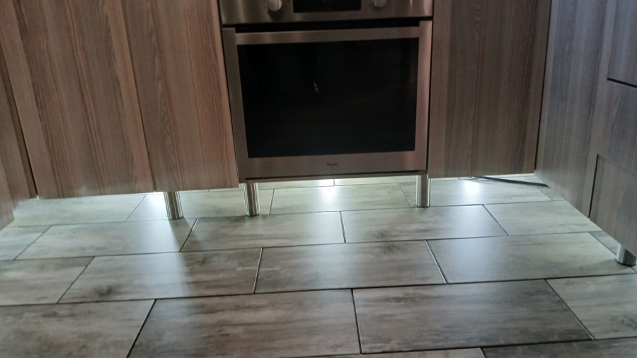 2 Bedroom Property for Sale in Rooihuiskraal North Gauteng