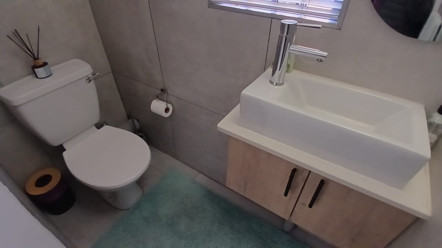 2 Bedroom Property for Sale in Rooihuiskraal North Gauteng