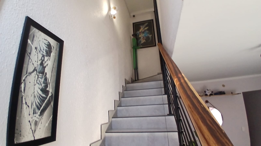 2 Bedroom Property for Sale in Rooihuiskraal North Gauteng