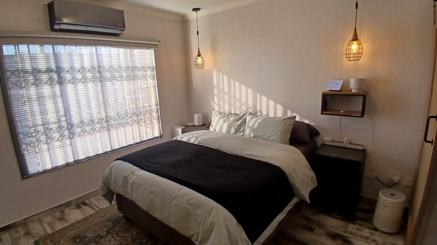 2 Bedroom Property for Sale in Rooihuiskraal North Gauteng