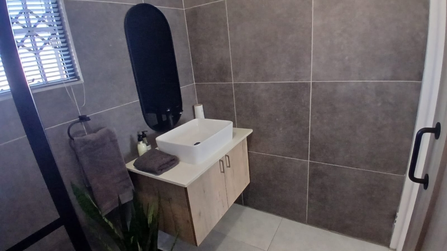 2 Bedroom Property for Sale in Rooihuiskraal North Gauteng