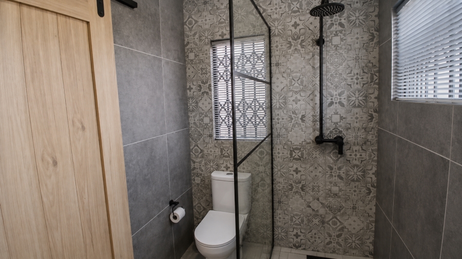 2 Bedroom Property for Sale in Rooihuiskraal North Gauteng