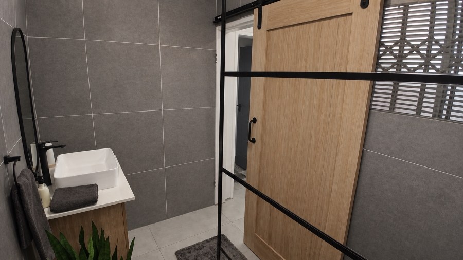 2 Bedroom Property for Sale in Rooihuiskraal North Gauteng