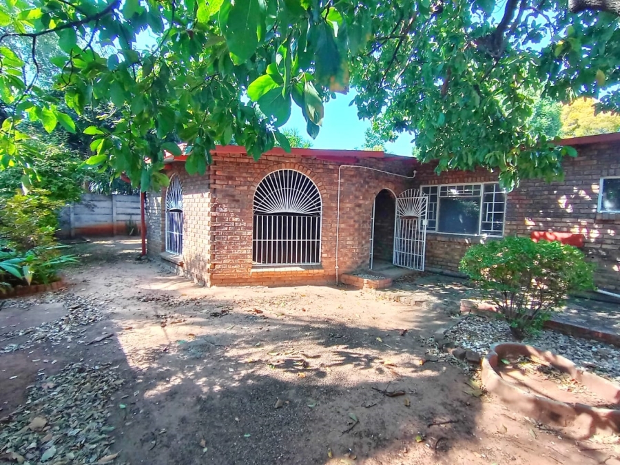 6 Bedroom Property for Sale in Pretoria North Gauteng