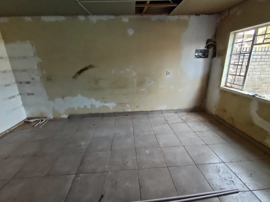 6 Bedroom Property for Sale in Pretoria North Gauteng