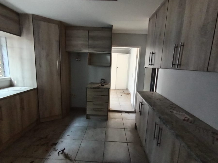 6 Bedroom Property for Sale in Pretoria North Gauteng