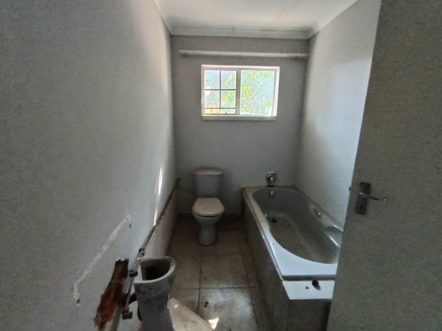 6 Bedroom Property for Sale in Pretoria North Gauteng