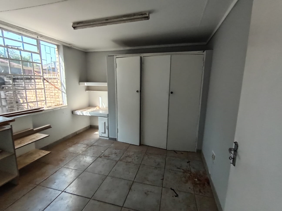 6 Bedroom Property for Sale in Pretoria North Gauteng