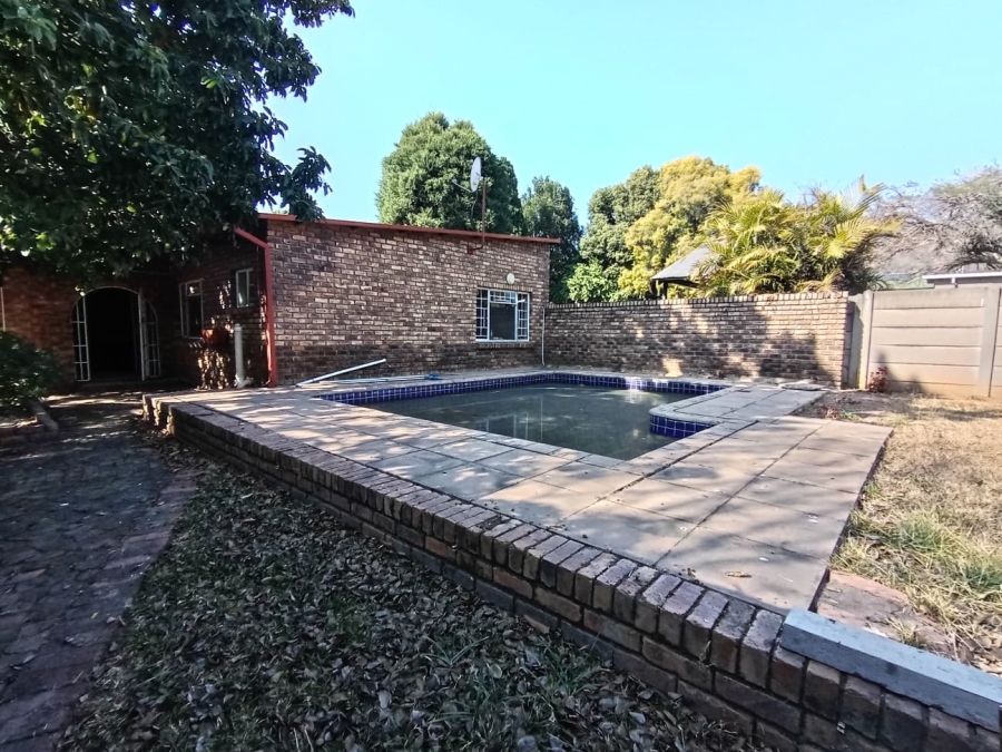 6 Bedroom Property for Sale in Pretoria North Gauteng