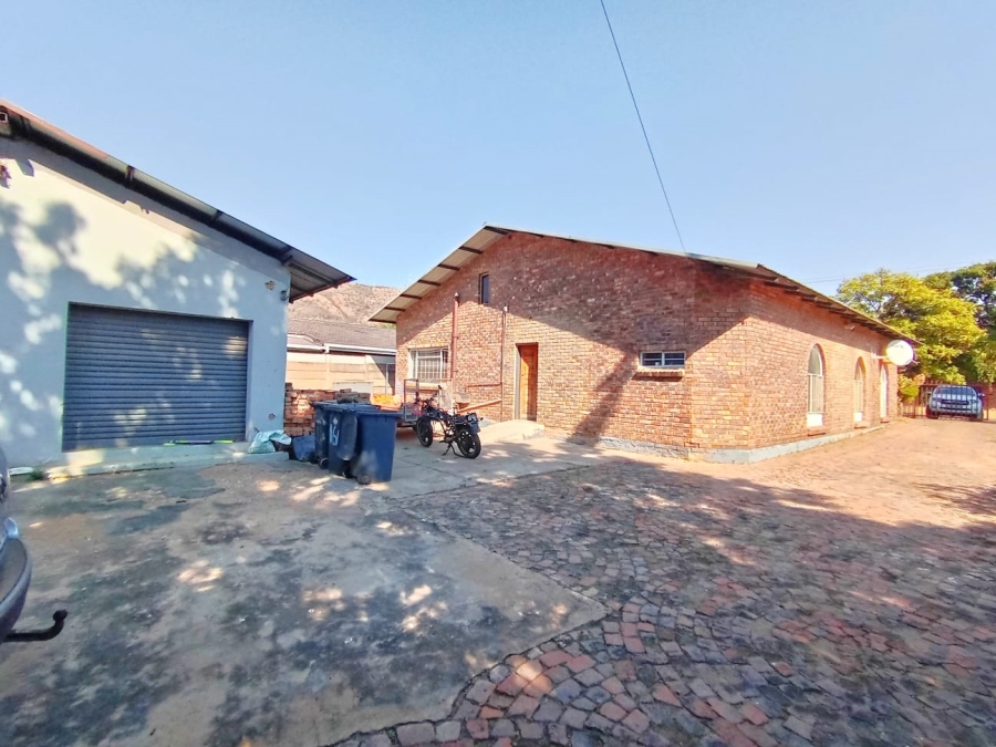 6 Bedroom Property for Sale in Pretoria North Gauteng