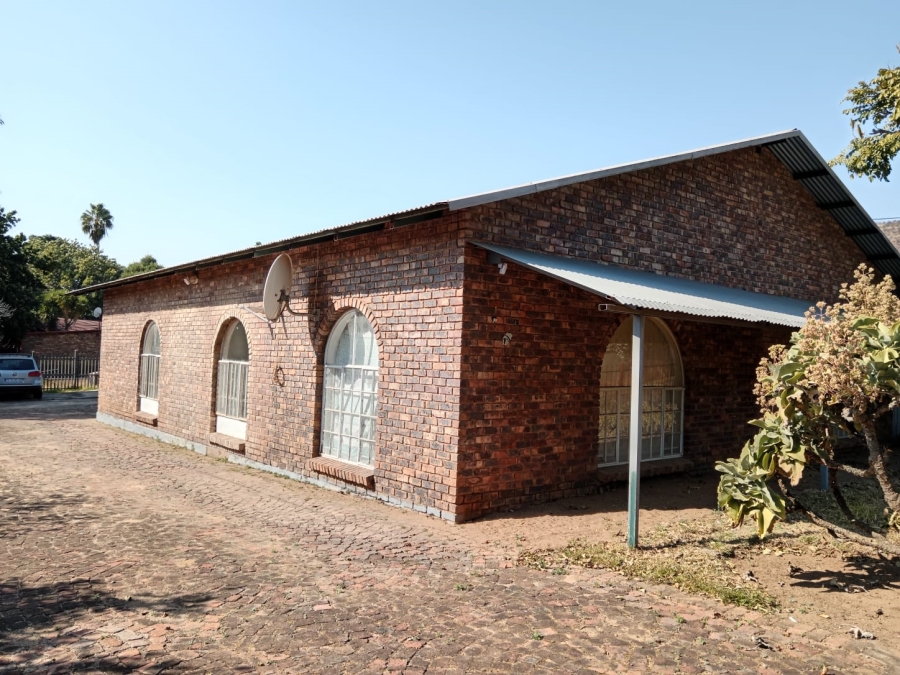 6 Bedroom Property for Sale in Pretoria North Gauteng