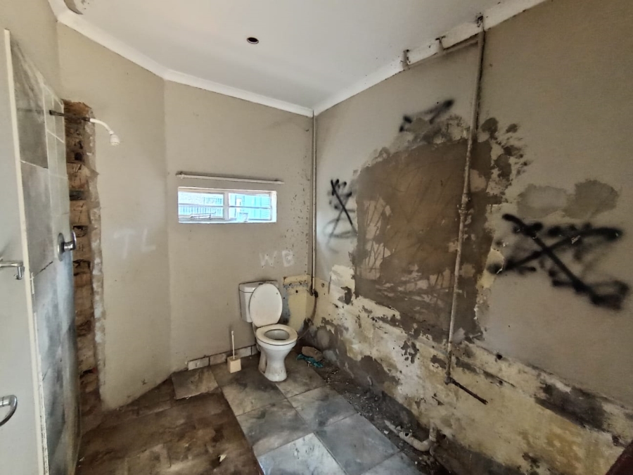 6 Bedroom Property for Sale in Pretoria North Gauteng
