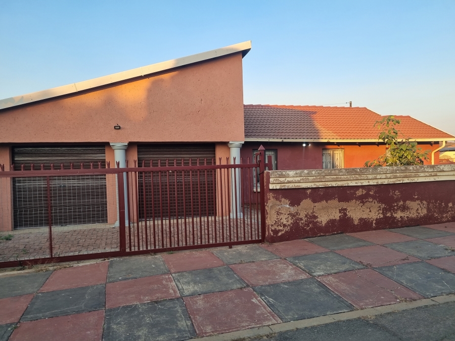 To Let 3 Bedroom Property for Rent in Morula View Gauteng