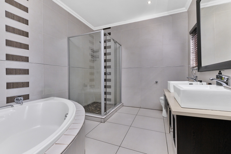 4 Bedroom Property for Sale in Broadacres Gauteng