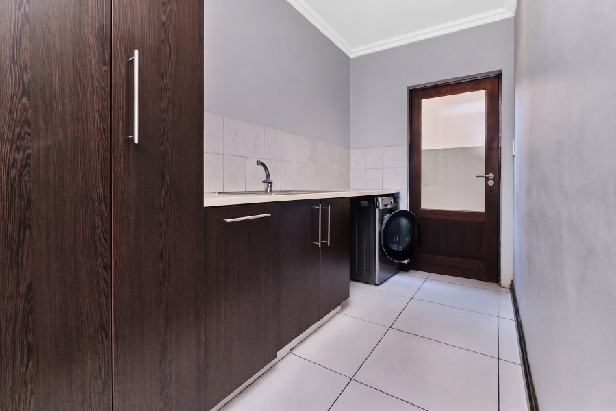 4 Bedroom Property for Sale in Broadacres Gauteng