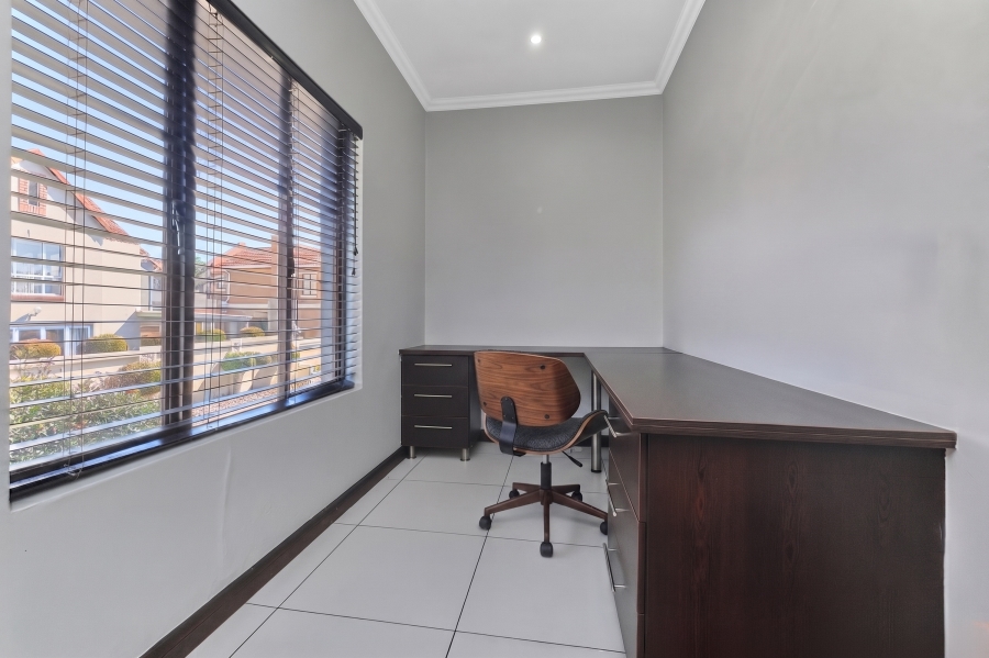 4 Bedroom Property for Sale in Broadacres Gauteng