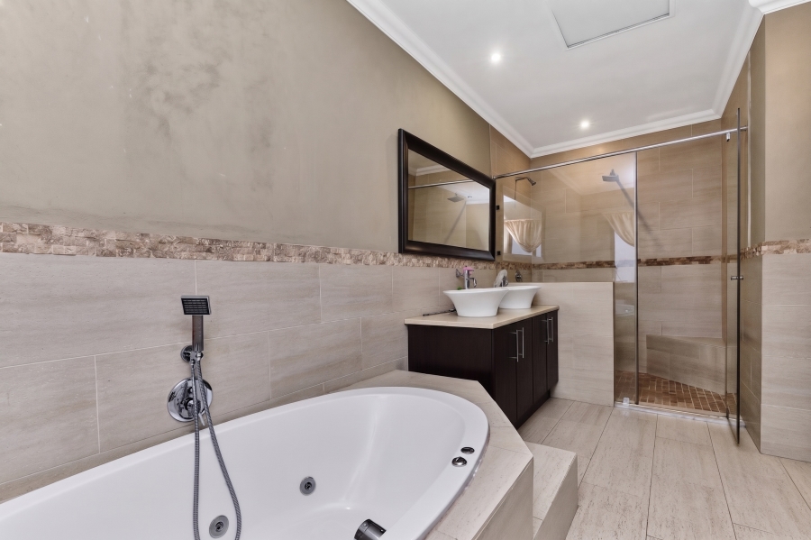 3 Bedroom Property for Sale in Broadacres Gauteng