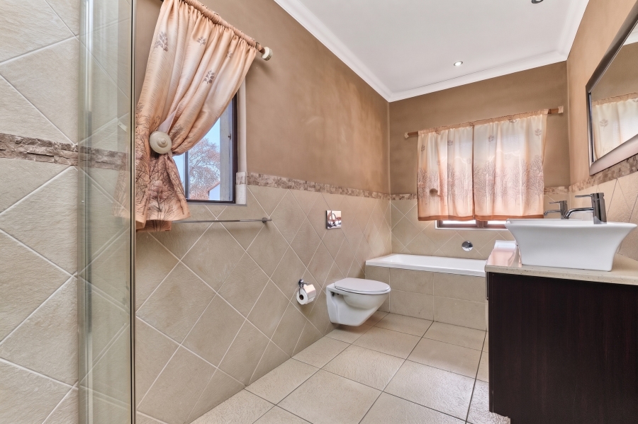 3 Bedroom Property for Sale in Broadacres Gauteng
