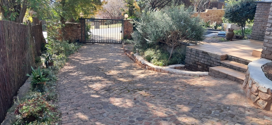 To Let 3 Bedroom Property for Rent in Roodekrans Gauteng