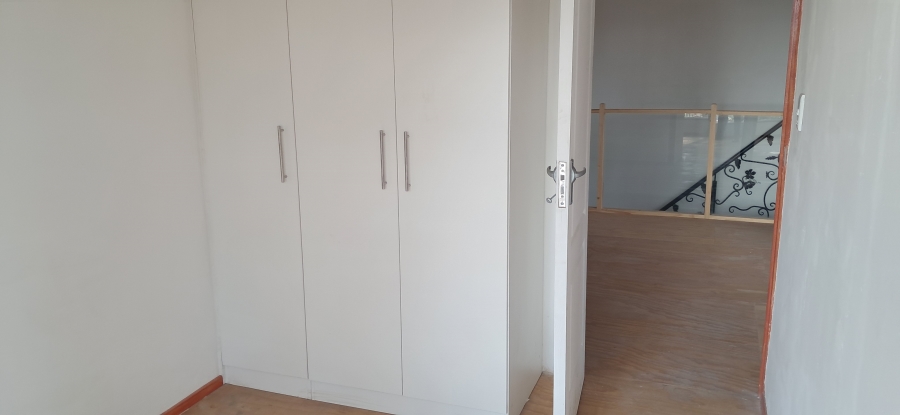 To Let 3 Bedroom Property for Rent in Roodekrans Gauteng