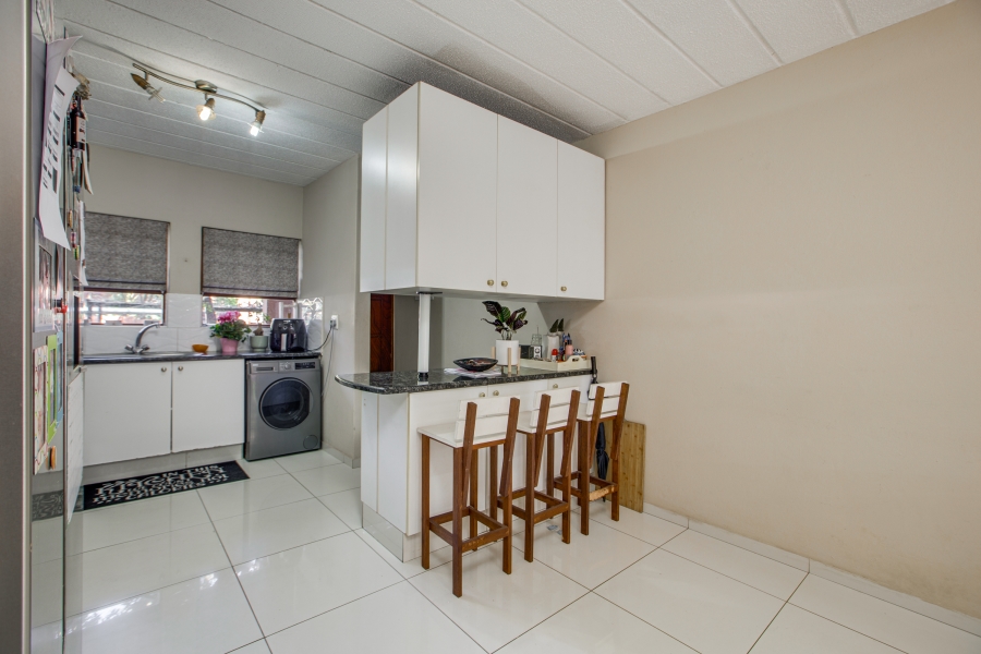 2 Bedroom Property for Sale in Sunninghill Gauteng