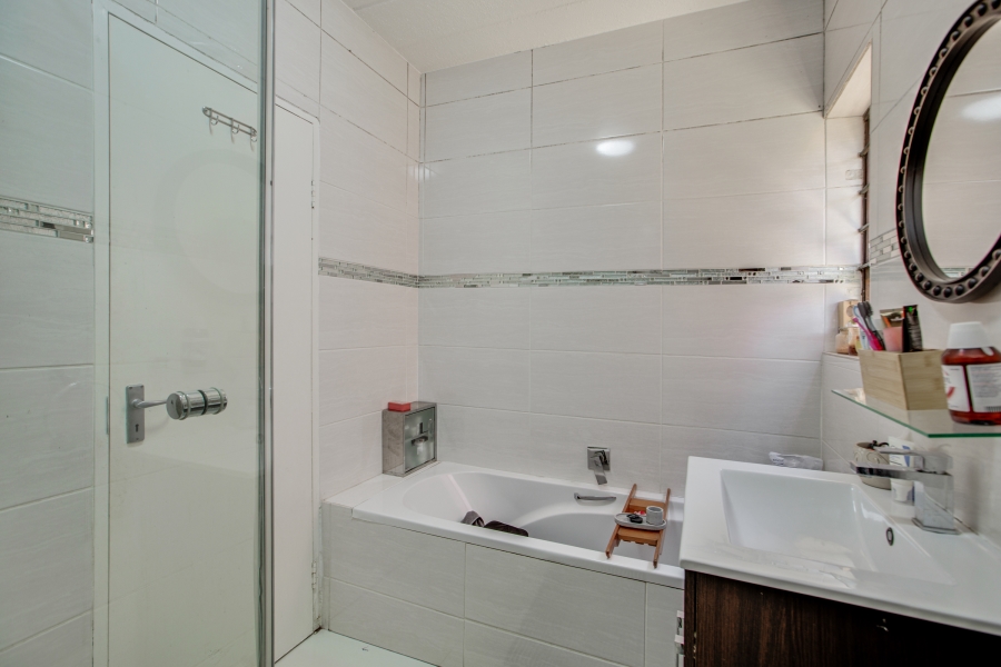 2 Bedroom Property for Sale in Sunninghill Gauteng