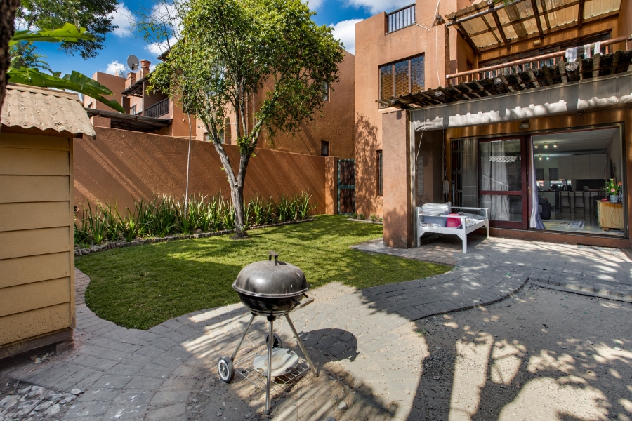 2 Bedroom Property for Sale in Sunninghill Gauteng