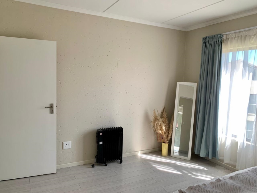 To Let 2 Bedroom Property for Rent in Beverley Gauteng