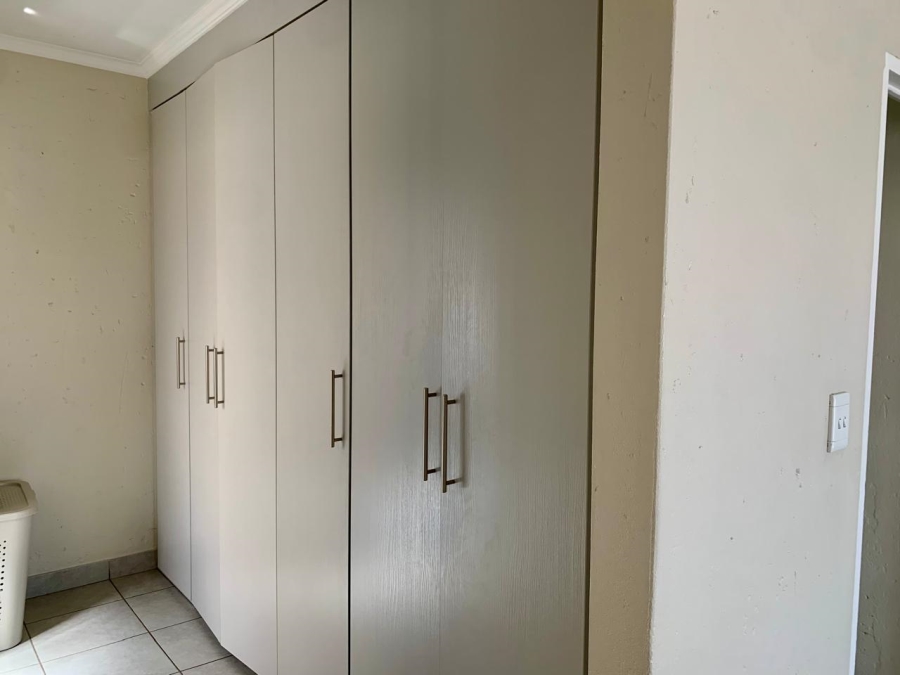 To Let 2 Bedroom Property for Rent in Beverley Gauteng