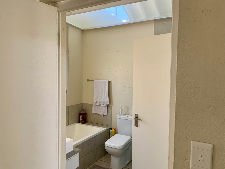 To Let 2 Bedroom Property for Rent in Beverley Gauteng