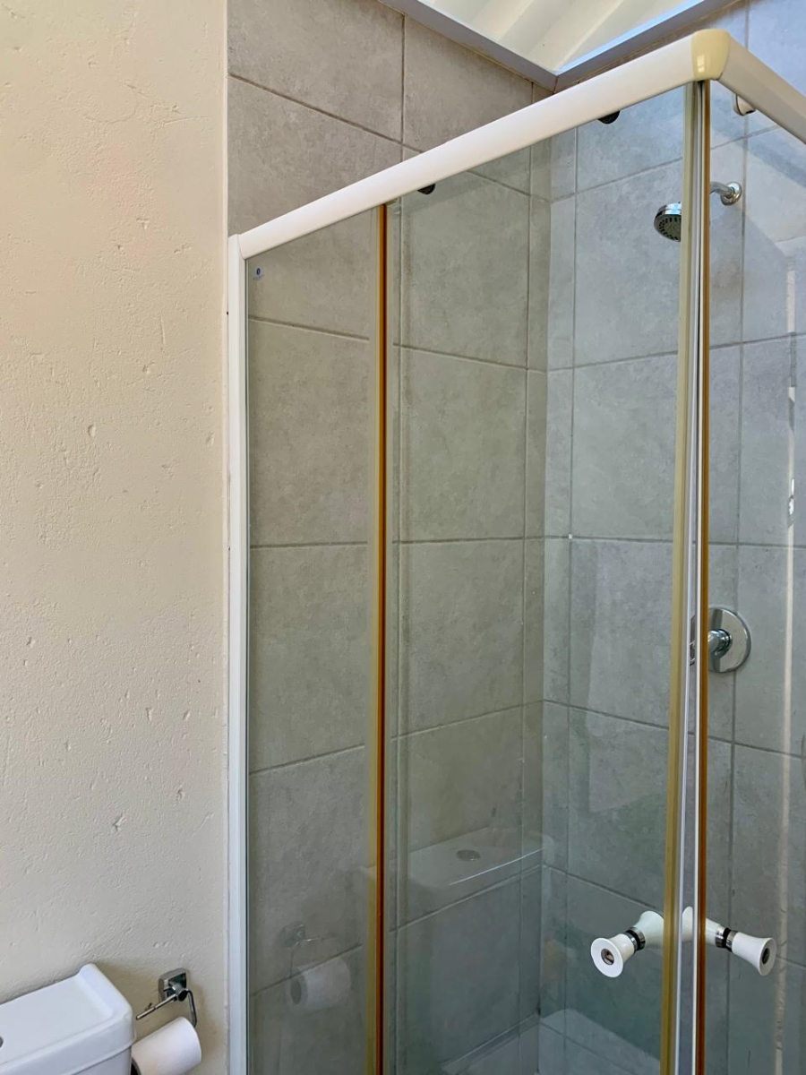 To Let 2 Bedroom Property for Rent in Beverley Gauteng