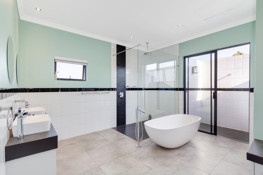 4 Bedroom Property for Sale in Helderfontein Estate Gauteng