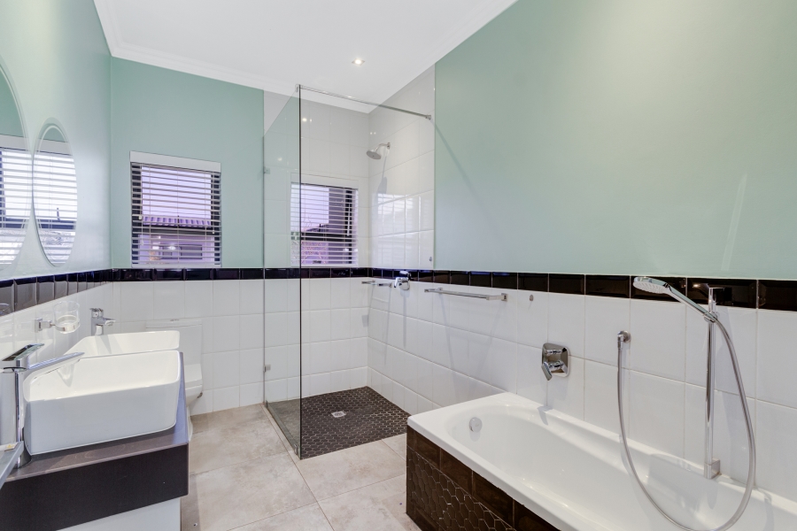 4 Bedroom Property for Sale in Helderfontein Estate Gauteng