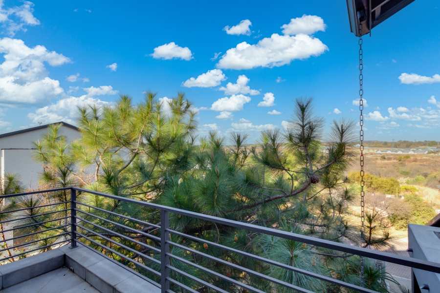 4 Bedroom Property for Sale in Helderfontein Estate Gauteng