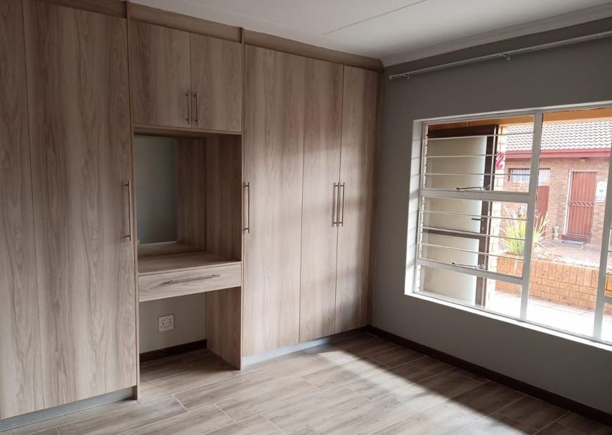 1 Bedroom Property for Sale in Wilro Park Gauteng