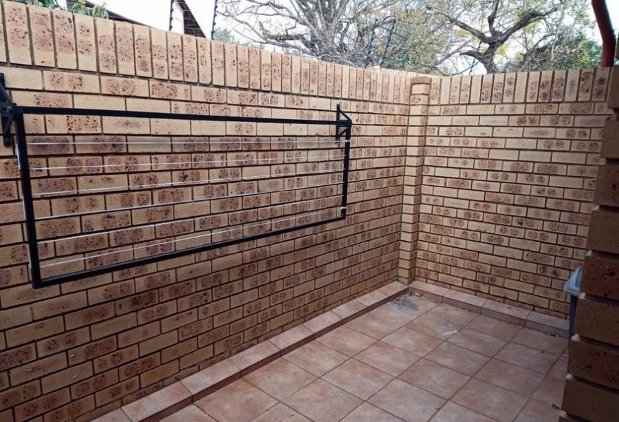 1 Bedroom Property for Sale in Wilro Park Gauteng