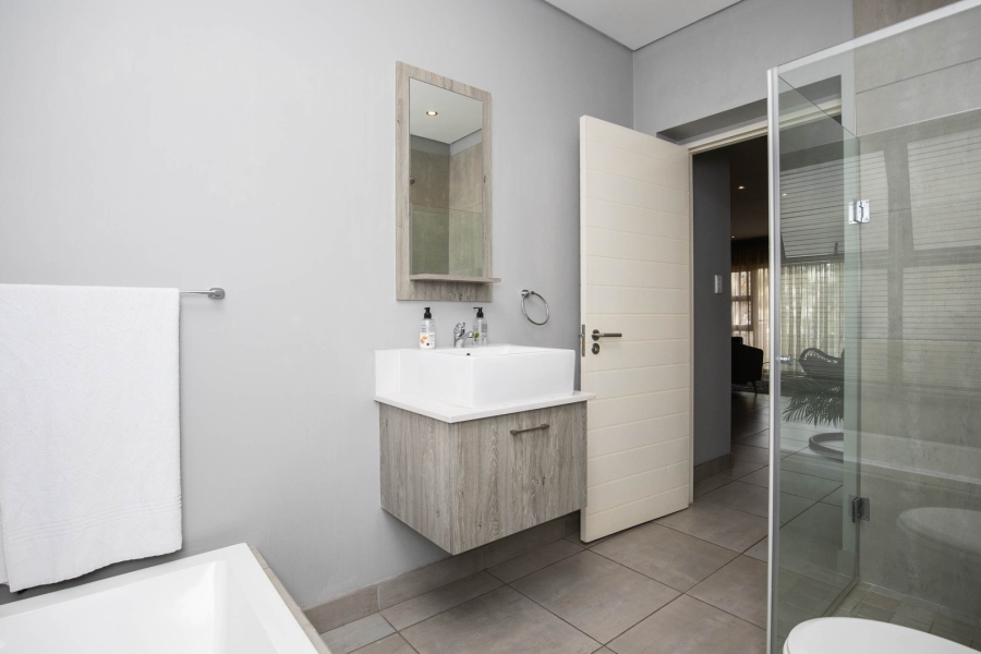 To Let 2 Bedroom Property for Rent in Broadacres Gauteng