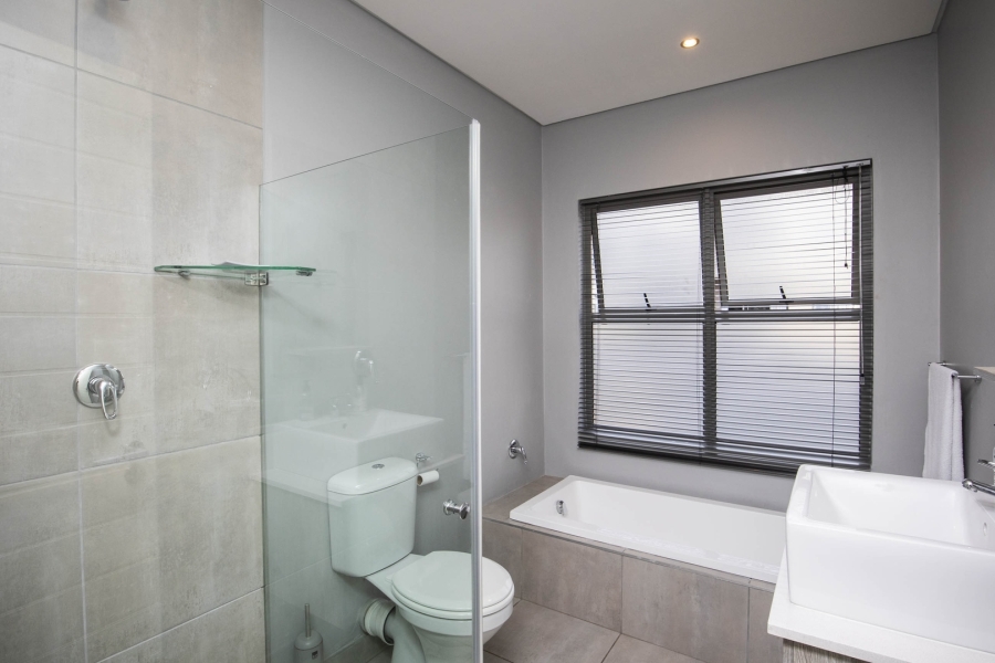 To Let 2 Bedroom Property for Rent in Broadacres Gauteng