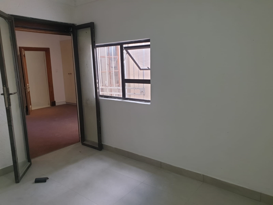 To Let 2 Bedroom Property for Rent in Oaklands Gauteng