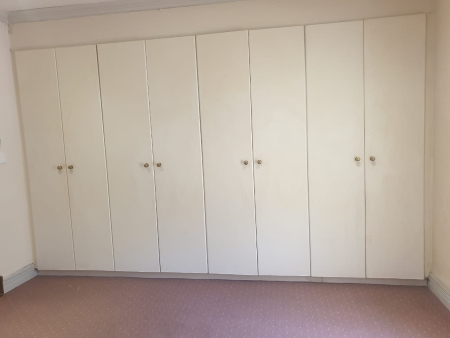 To Let 2 Bedroom Property for Rent in Oaklands Gauteng