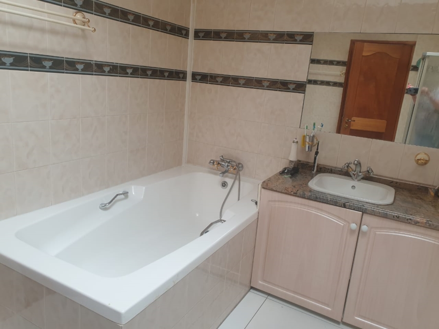 To Let 2 Bedroom Property for Rent in Oaklands Gauteng