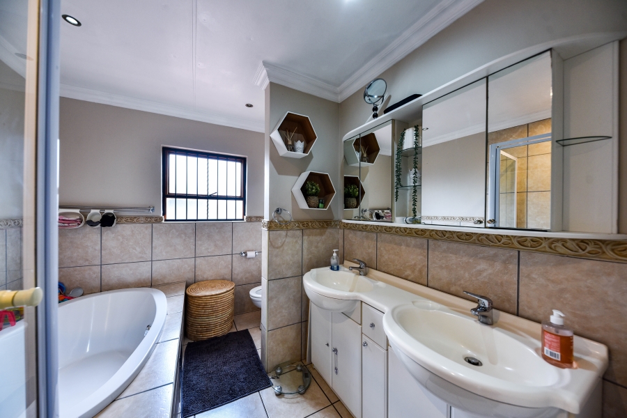 3 Bedroom Property for Sale in Moreleta Park Gauteng
