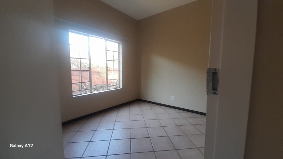To Let 2 Bedroom Property for Rent in Mooikloof Ridge Gauteng