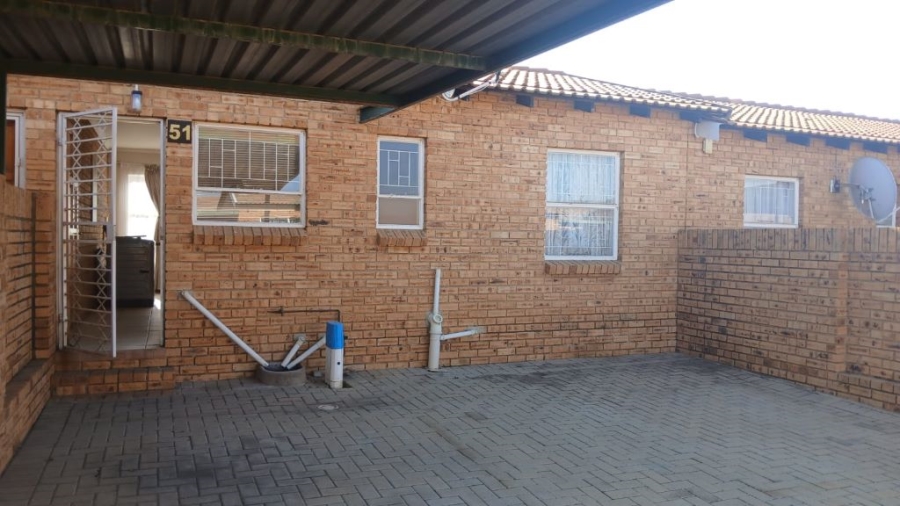2 Bedroom Property for Sale in Finsbury Gauteng